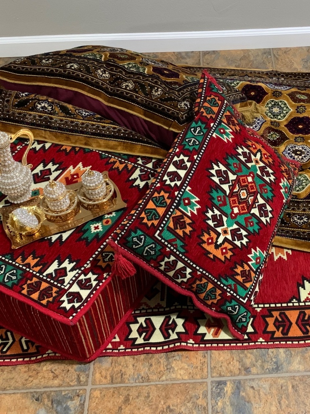 Red Arabic Majilis Set